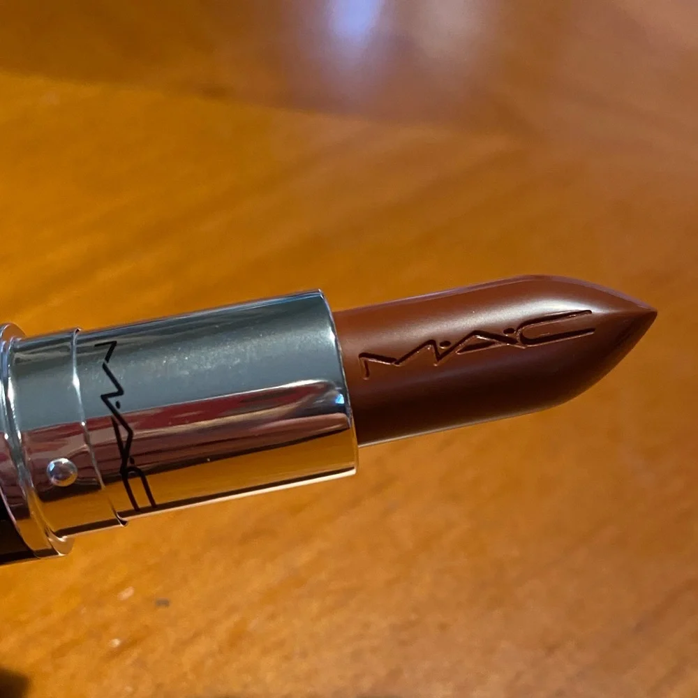 MAC Lustreglass Lipstick Can’t Dull My Shine